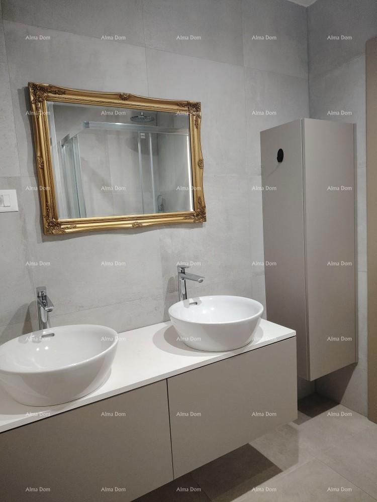 Vrhunski trosoban stan z vrtom in bazenom, opremljen