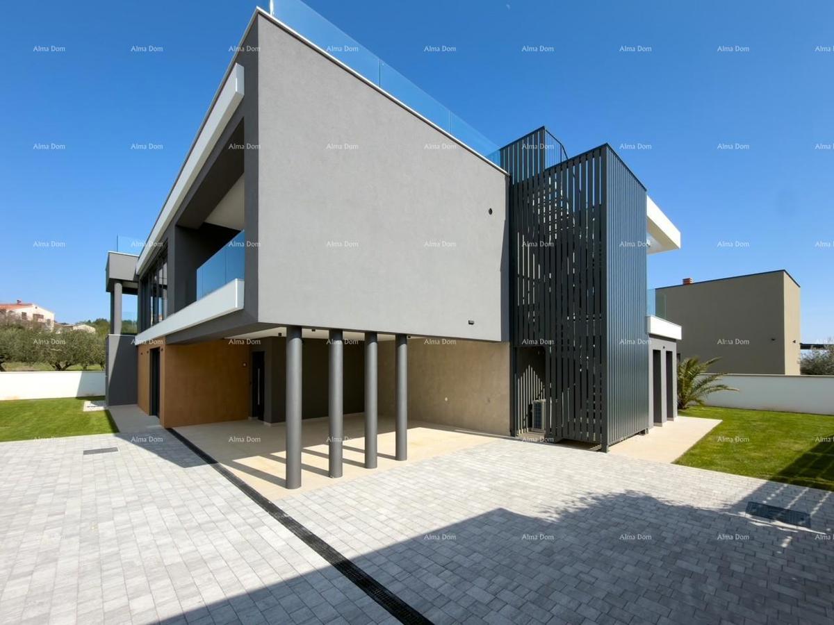 Moderna vila 100 m od morja!