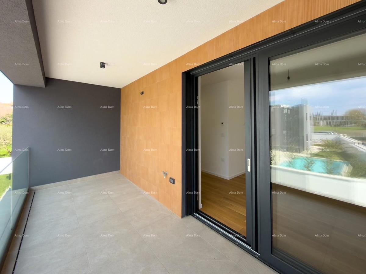 Moderna vila 100 m od morja!