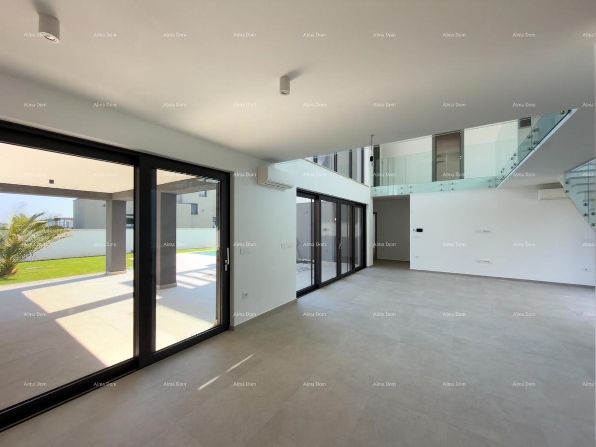 Moderna vila 100 m od morja!