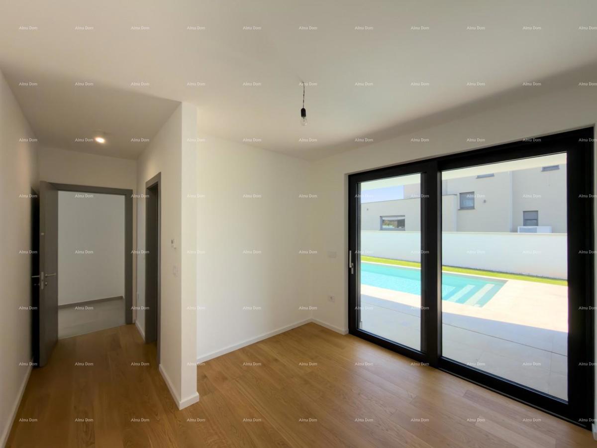 Moderna vila 100 m od morja!