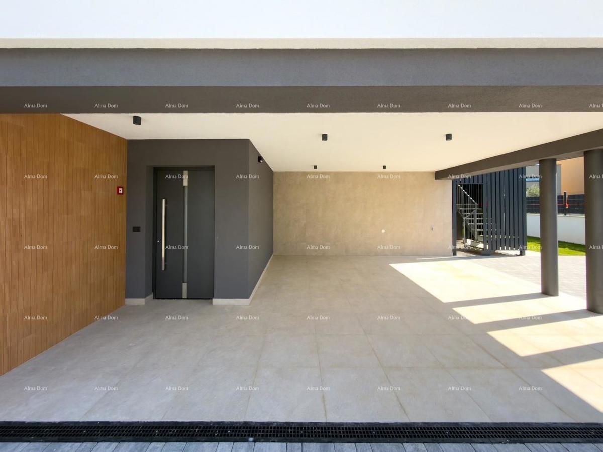 Moderna vila 100 m od morja!