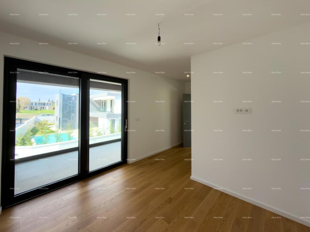 Moderna vila 100 m od morja!