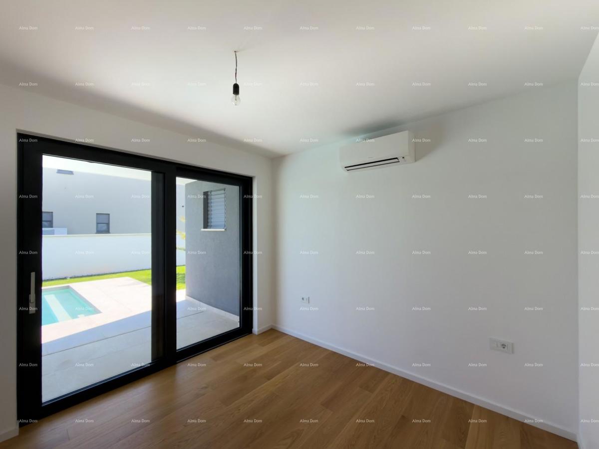 Moderna vila 100 m od morja!