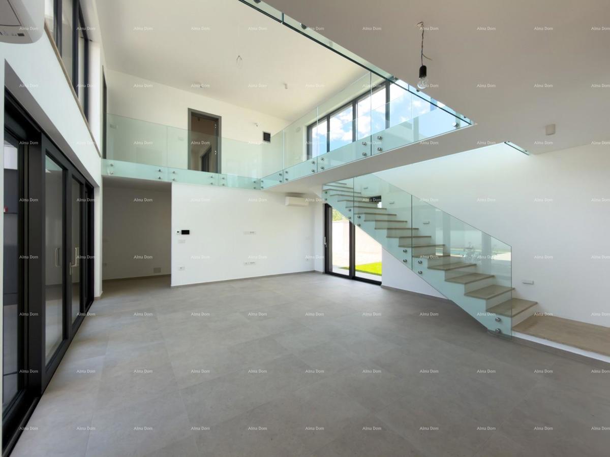 Moderna vila 100 m od morja!