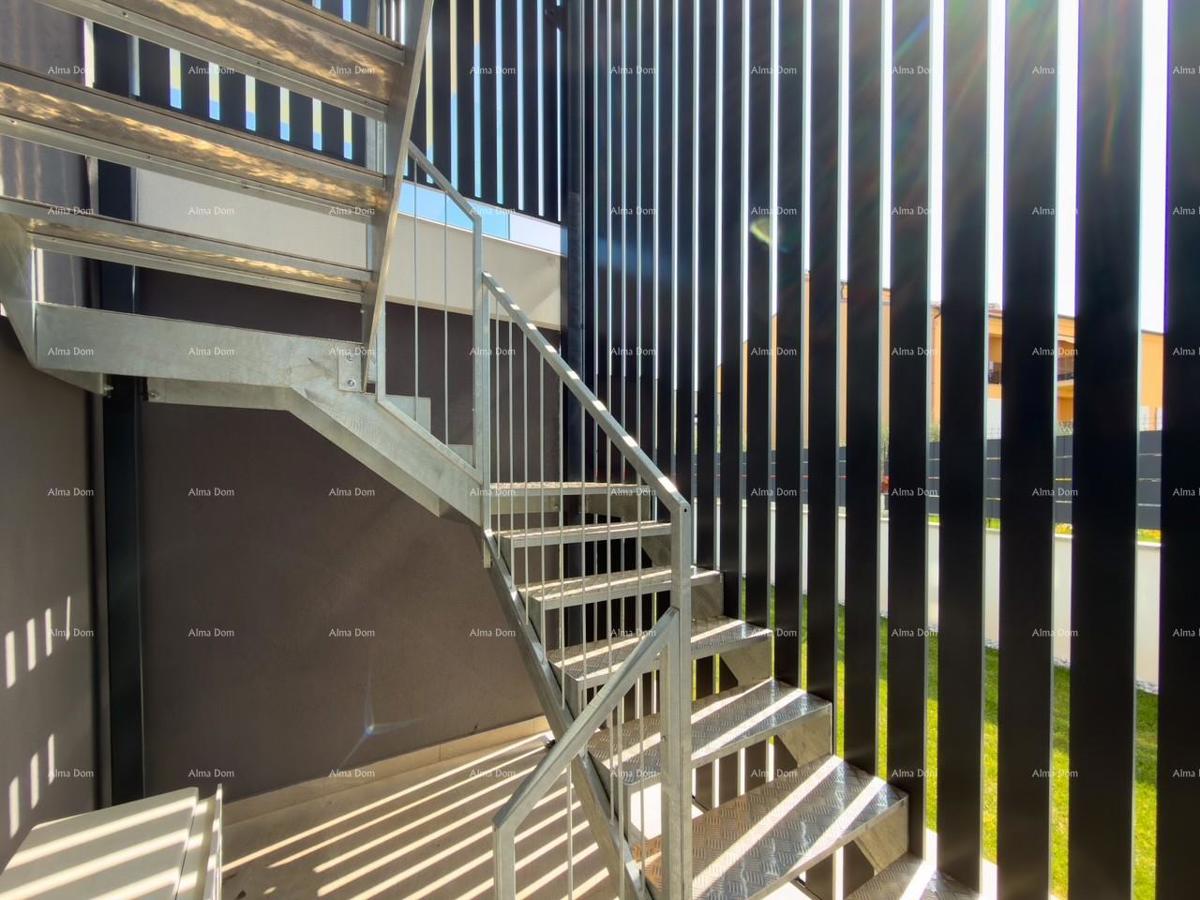 Moderna vila 100 m od morja!