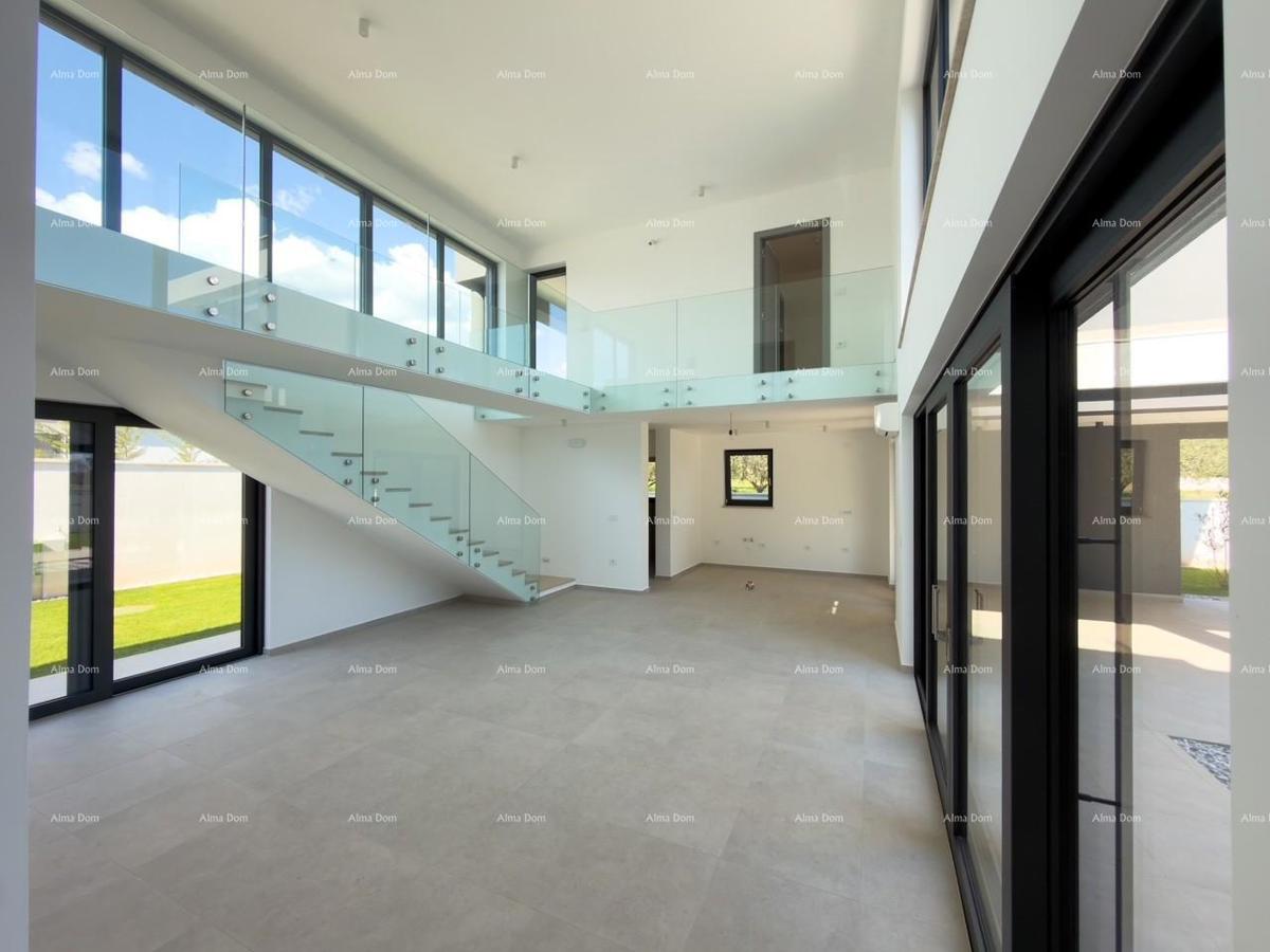 Moderna vila 100 m od morja!