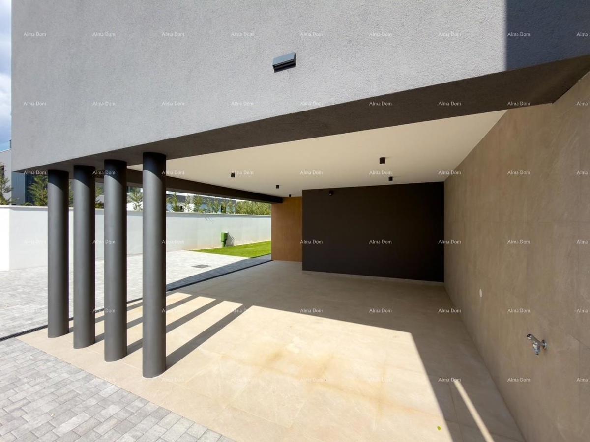 Moderna vila 100 m od morja!