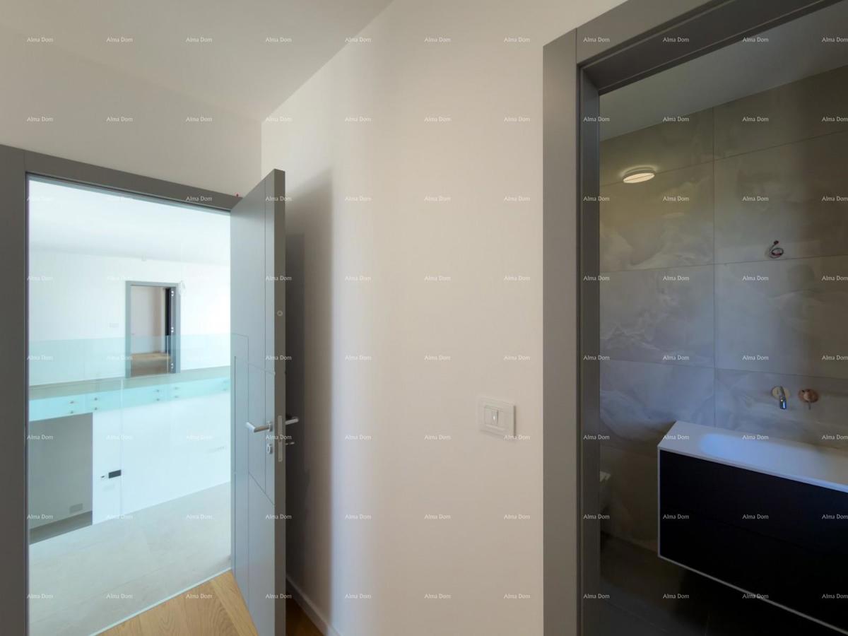 Moderna vila 100 m od morja!