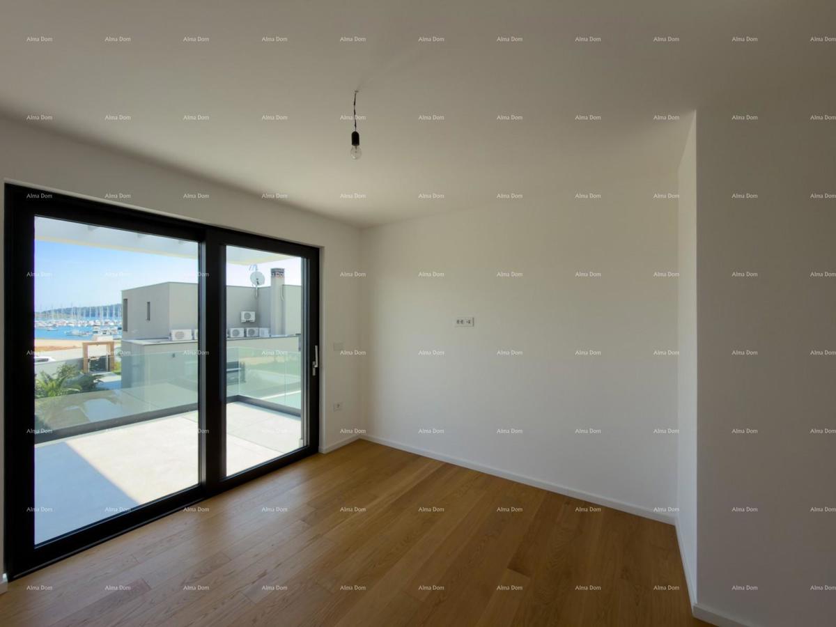 Moderna vila 100 m od morja!