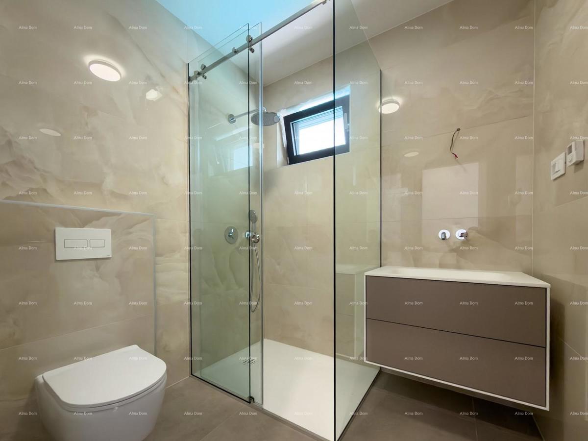 Moderna vila 100 m od morja!