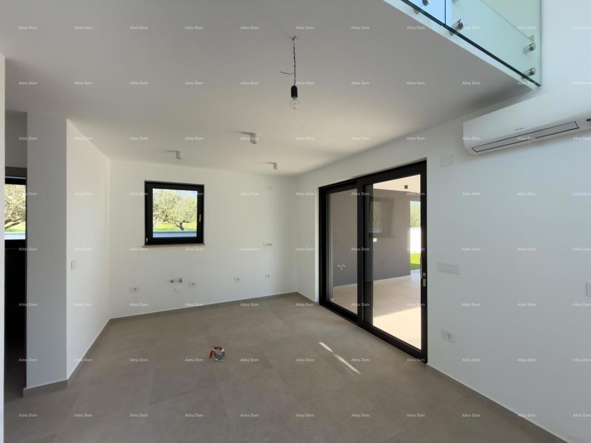 Moderna vila 100 m od morja!