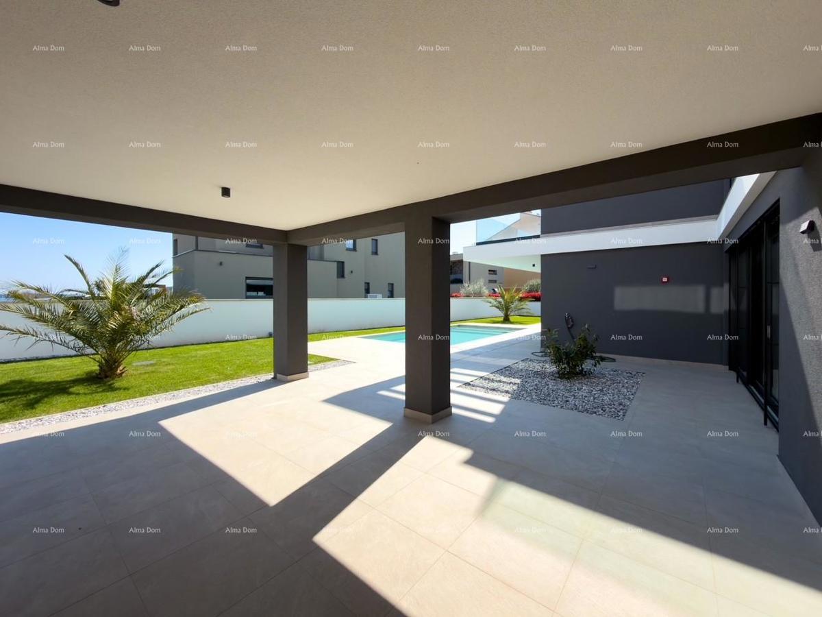 Moderna vila 100 m od morja!