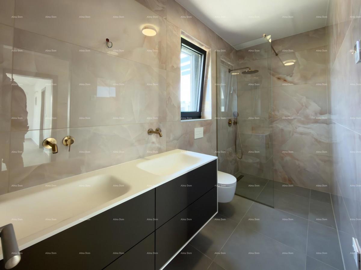 Moderna vila 100 m od morja!