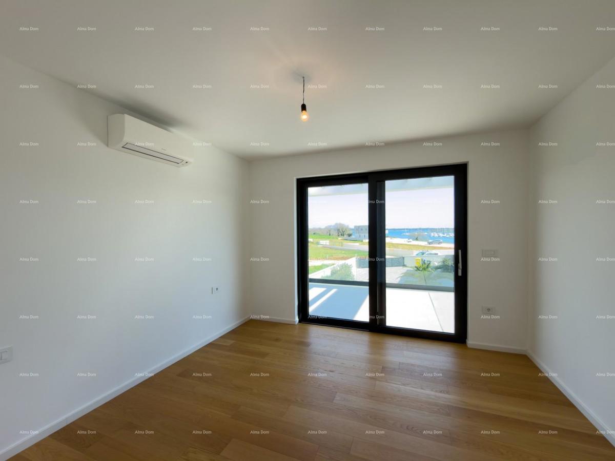 Moderna vila 100 m od morja!