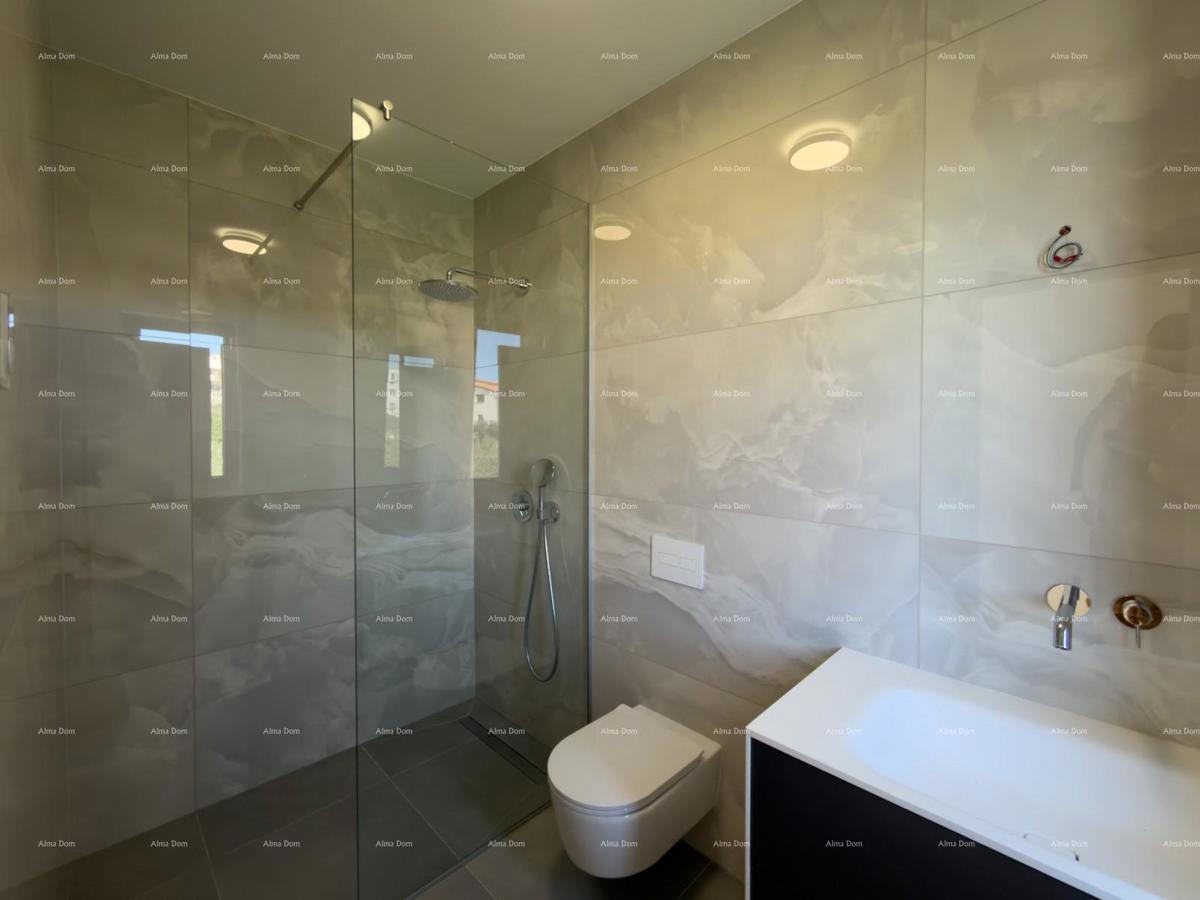 Moderna vila 100 m od morja!