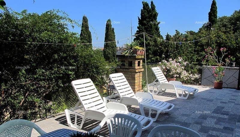 Lungomare – Pulj, stanovanje s prostorno teraso in vrtom