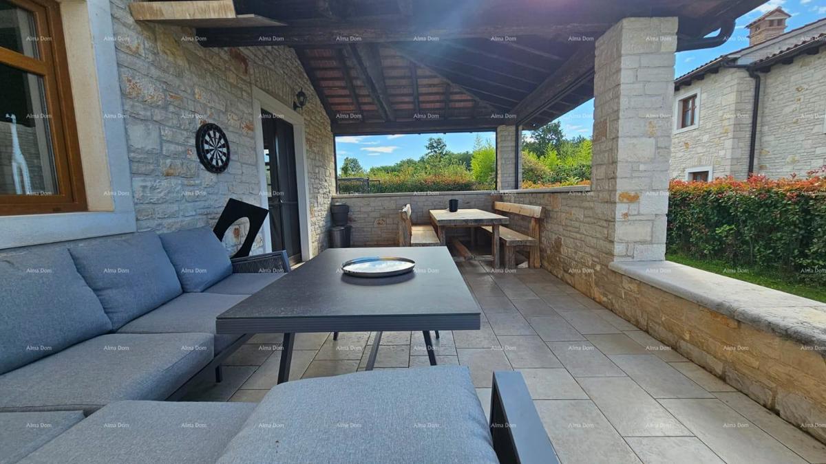 Prostrana hiša s bazenom v Svetem Lovreču - popoln dom za družino