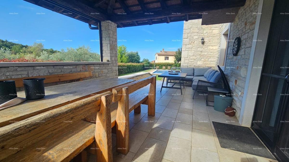 Prostrana hiša s bazenom v Svetem Lovreču - popoln dom za družino