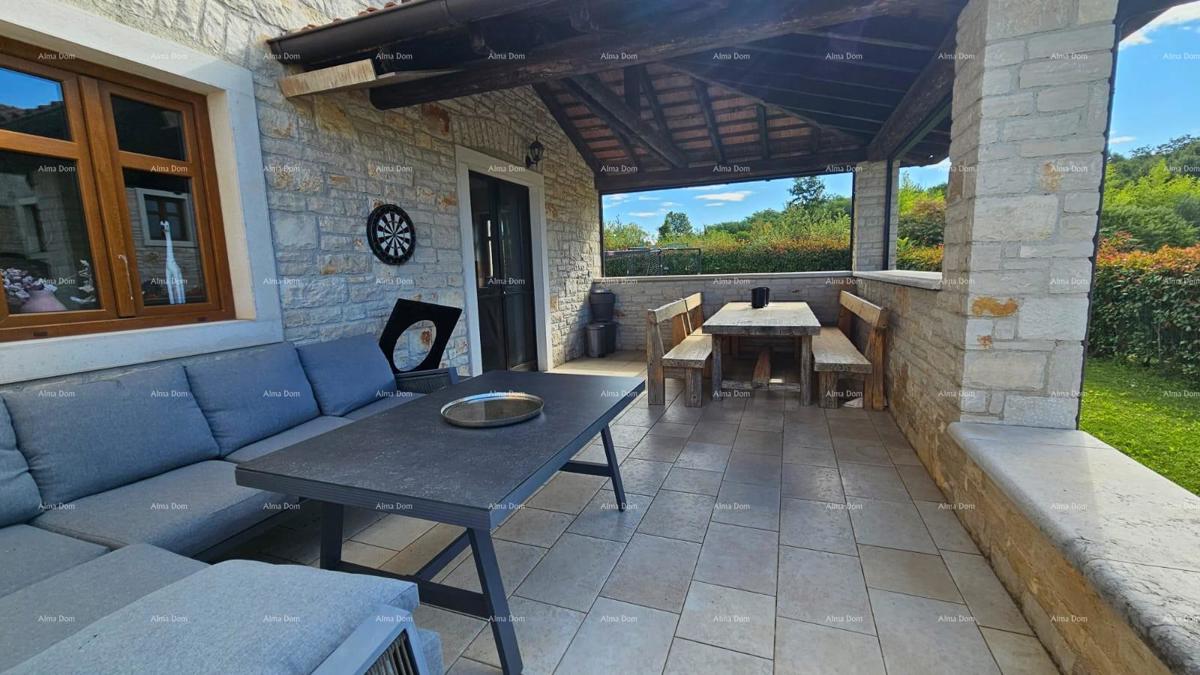 Prostrana hiša s bazenom v Svetem Lovreču - popoln dom za družino