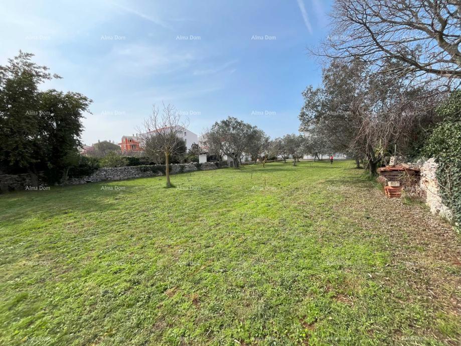 Peroj, gradbena parcela velikosti 1336 m²