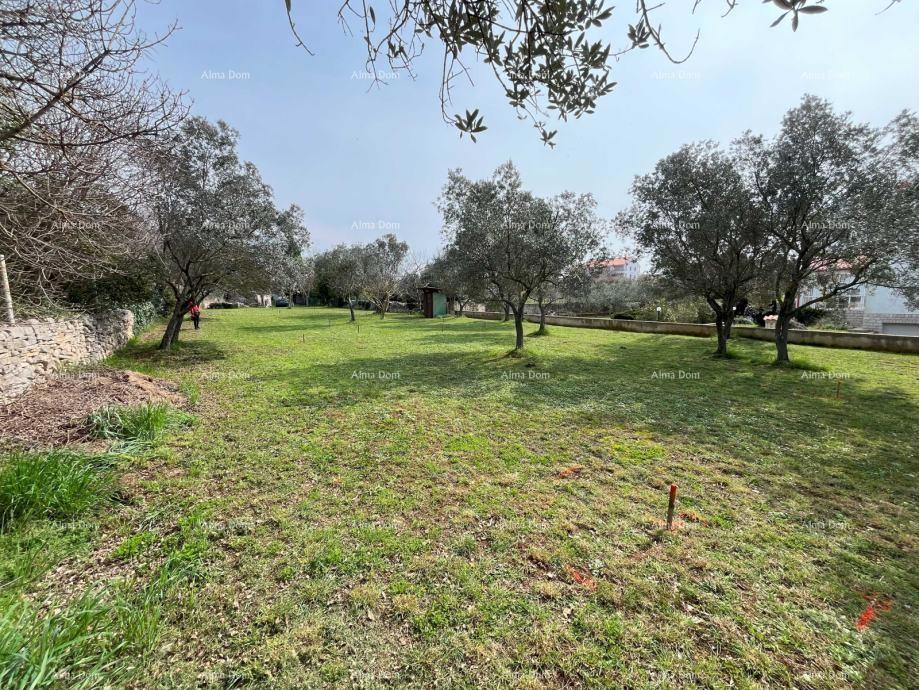 Peroj, gradbena parcela velikosti 1336 m²