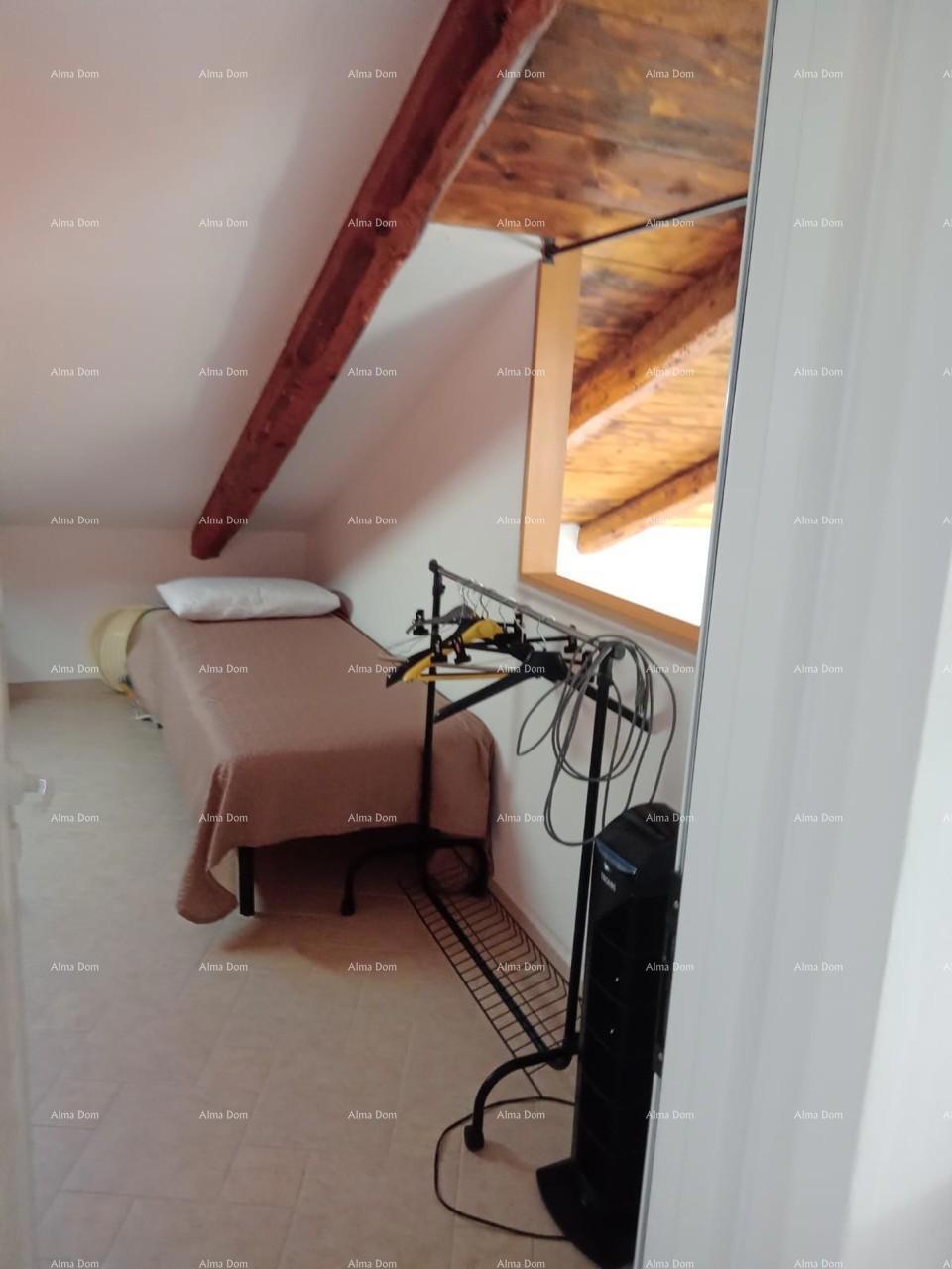 Blizina grada Umaga. Na prodaju duplex hiša, 123,65 m2 ob sami obali morja, 10 metrov do morja.