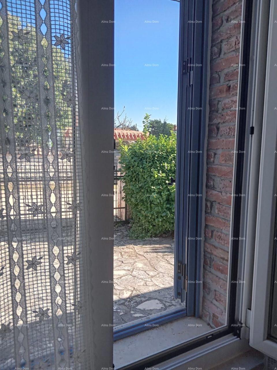 Blizina grada Umaga. Na prodaju duplex hiša, 123,65 m2 ob sami obali morja, 10 metrov do morja.