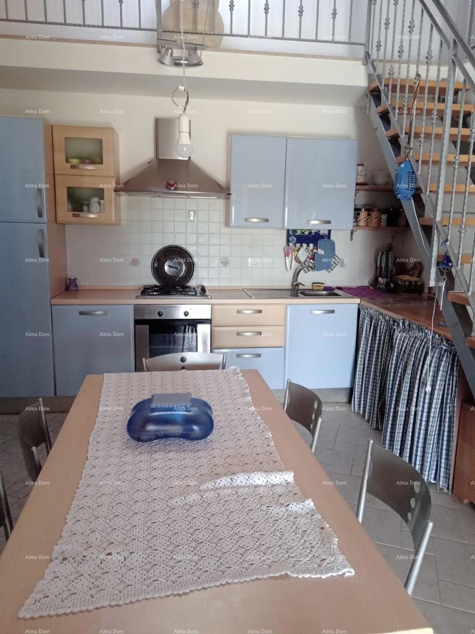 Blizina grada Umaga. Na prodaju duplex hiša, 123,65 m2 ob sami obali morja, 10 metrov do morja.