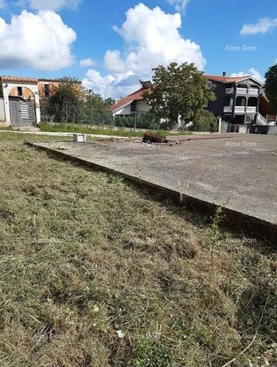 Prodamo gradbeno zemljišče, 500 m2, Pula