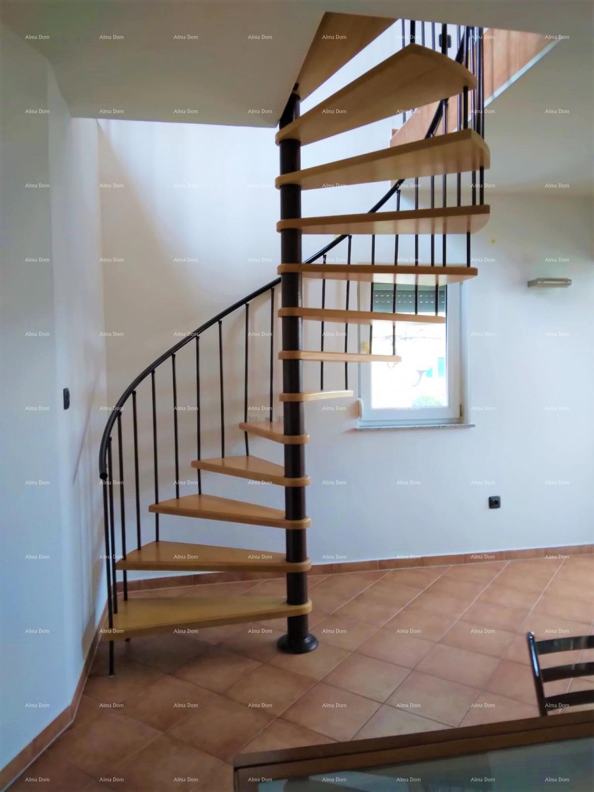 Hiša z dvema apartmajema v centru Medulina