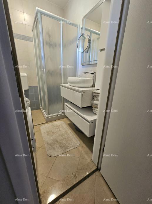 Na prodaj je stan z velikim vrtom, jacuzzijem in pokrito teraso, Banjole!