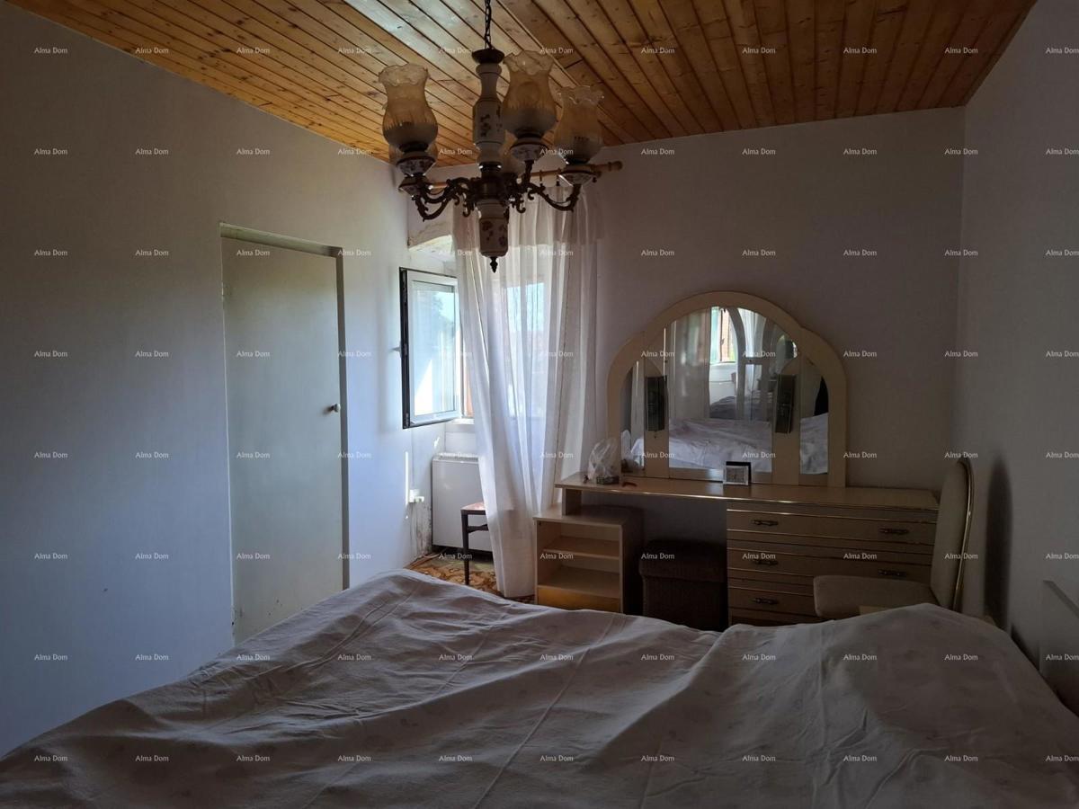 Na prodaju – Hiša in zemljišče z manjšo hišico v Cokunih