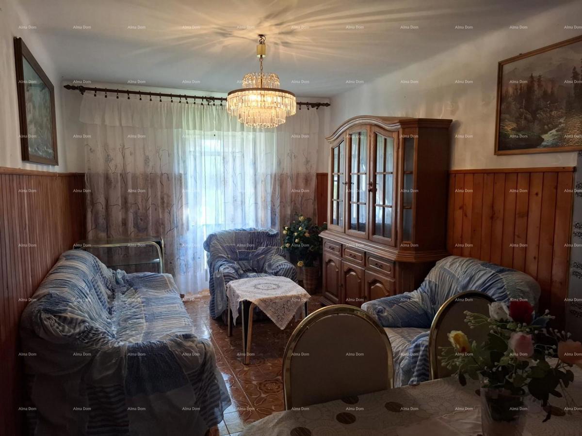 Na prodaju – Hiša in zemljišče z manjšo hišico v Cokunih