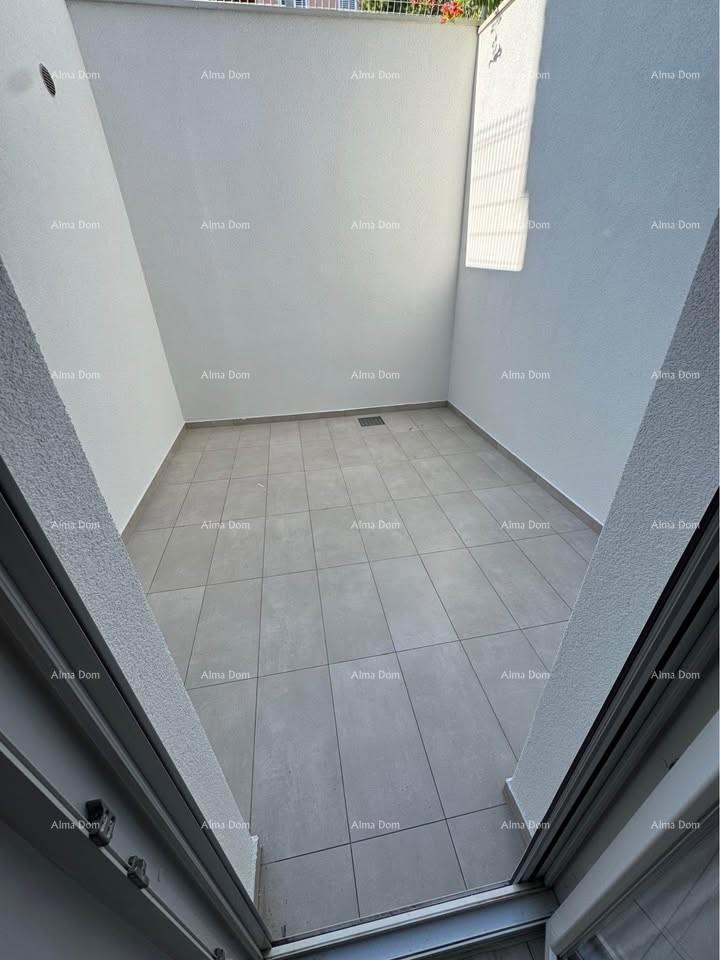 Na prodajo stanovanje z vrtom in parkirnim mestom – Pula, 63,25 m²