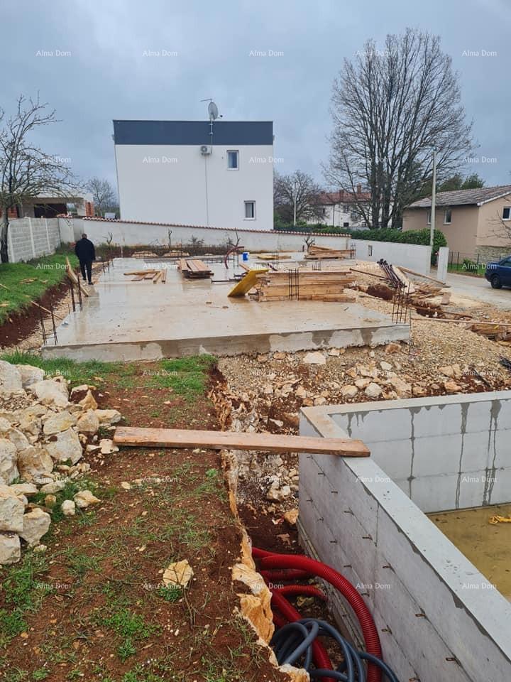 Prodaja prizemnice s bazenom - trenutno u roh bau fazi, Pazin!