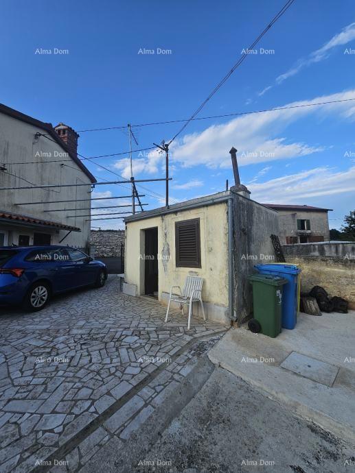 Barban – hiša z ograjenim dvoriščem