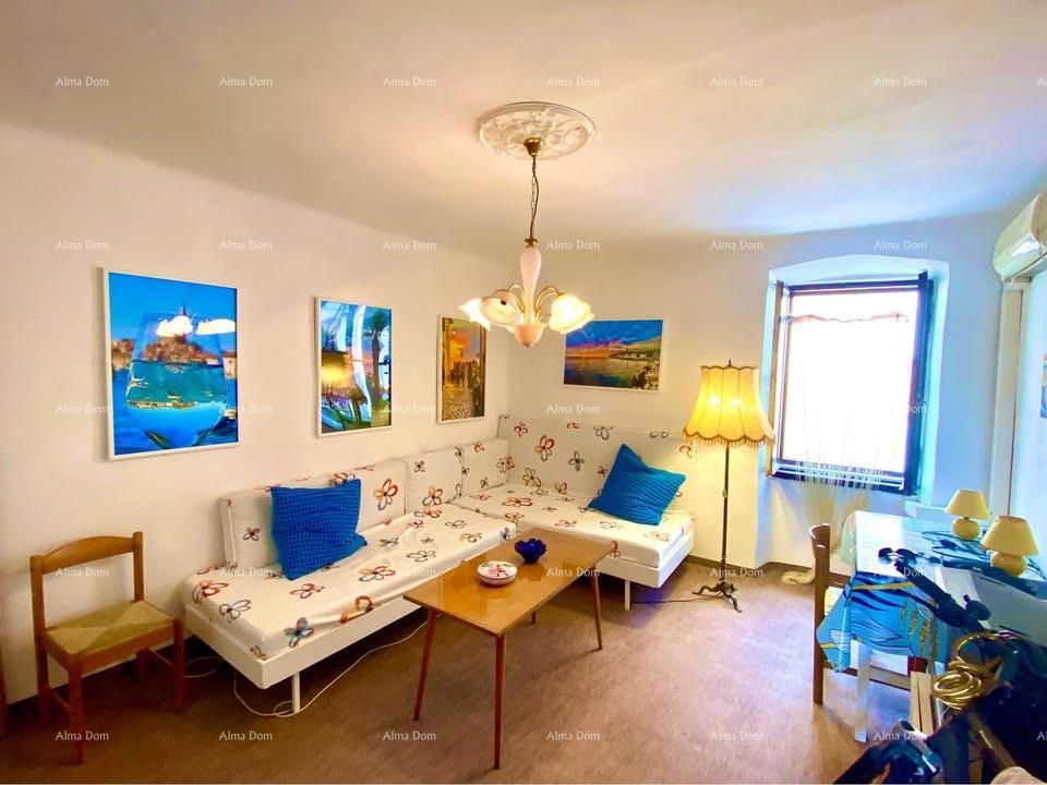 Prodajem dvoetažni stan s pogledom na rovinjsko luko in otok Katarinu