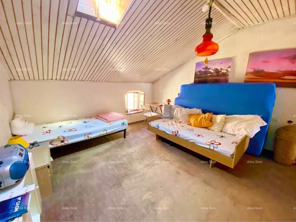 Prodajem dvoetažni stan s pogledom na rovinjsko luko in otok Katarinu