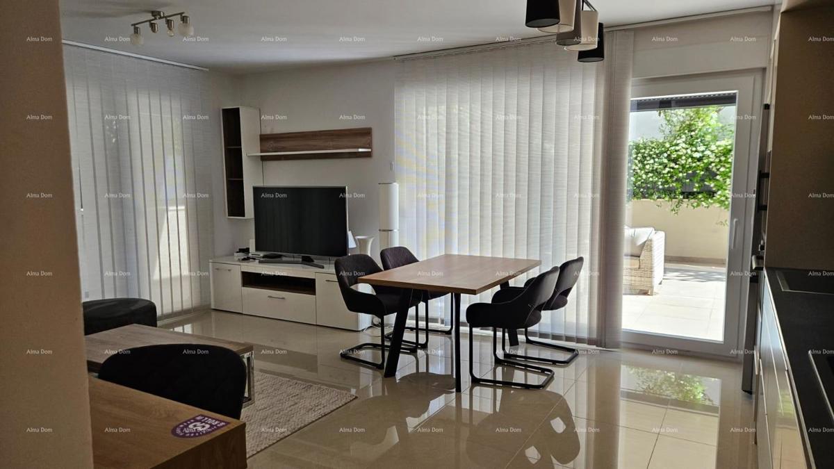 STOJA Moderen stan s terasom 80 m², 100 m od morja v Puli!