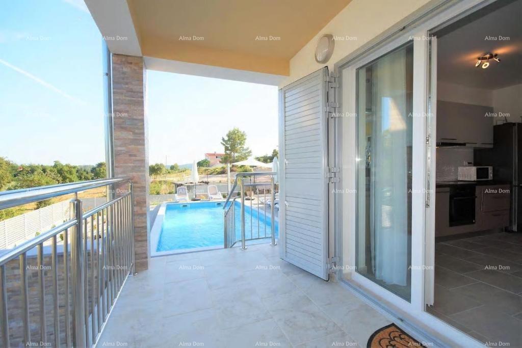 Prodaja - Moderna duplex hiša z dvema ločenima stanovanjskima enotama, Medulin!