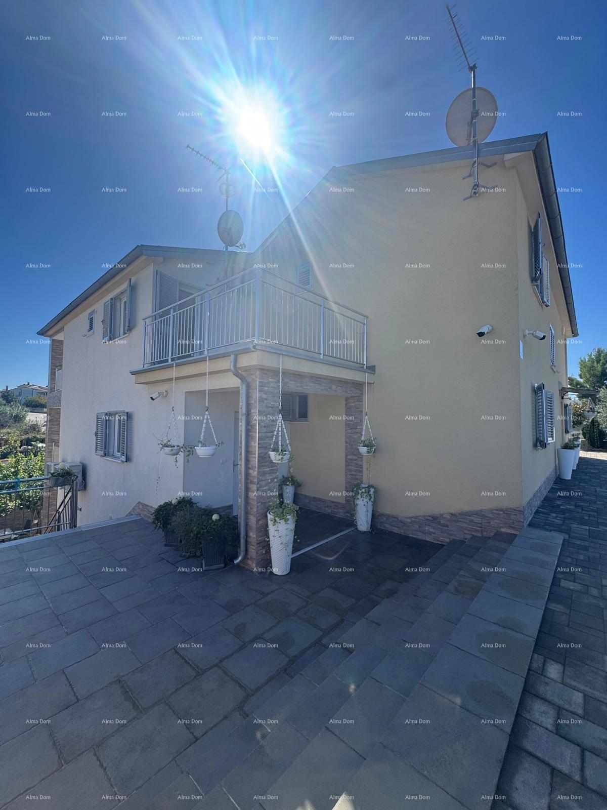 Prodaja - Moderna duplex hiša z dvema ločenima stanovanjskima enotama, Medulin!