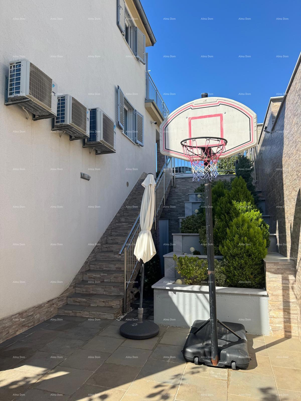 Prodaja - Moderna duplex hiša z dvema ločenima stanovanjskima enotama, Medulin!