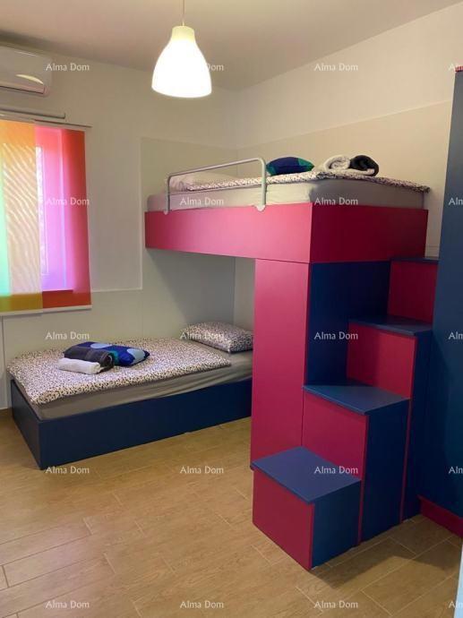 Na prodajo hiša, 200 m2, s parcelo površine 695 m², Raša