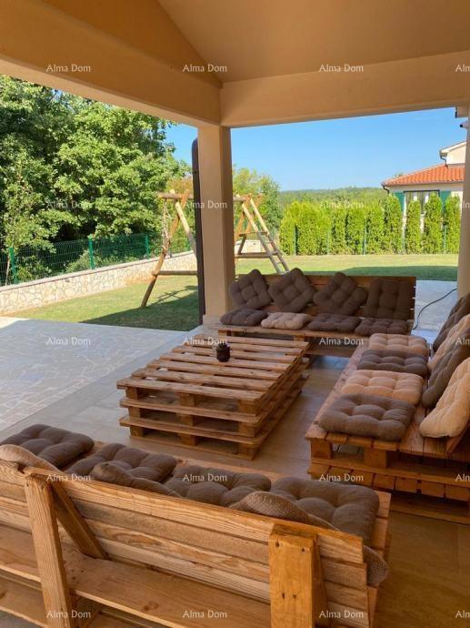 Na prodajo hiša, 200 m2, s parcelo površine 695 m², Raša