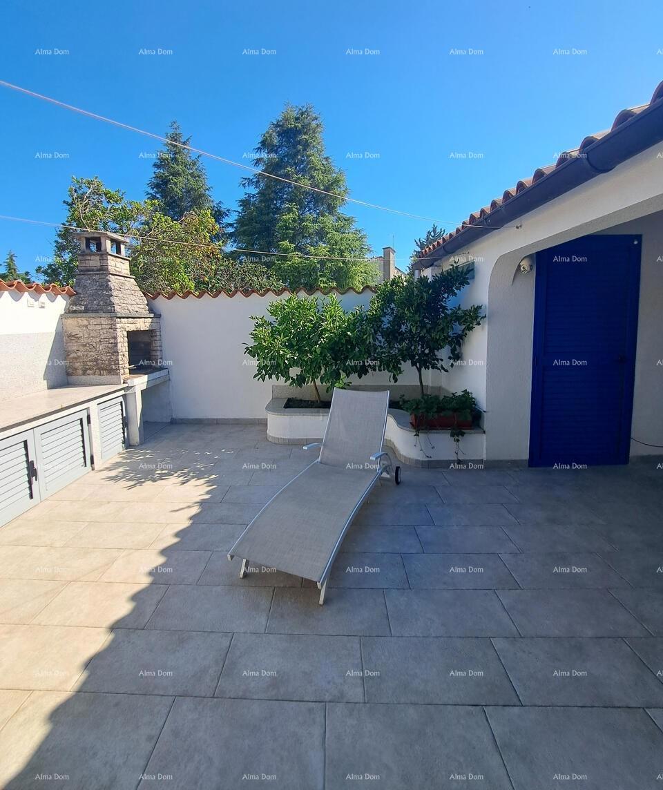 Samostoječa hiša z atrijem, 400 m od morja – Barbariga