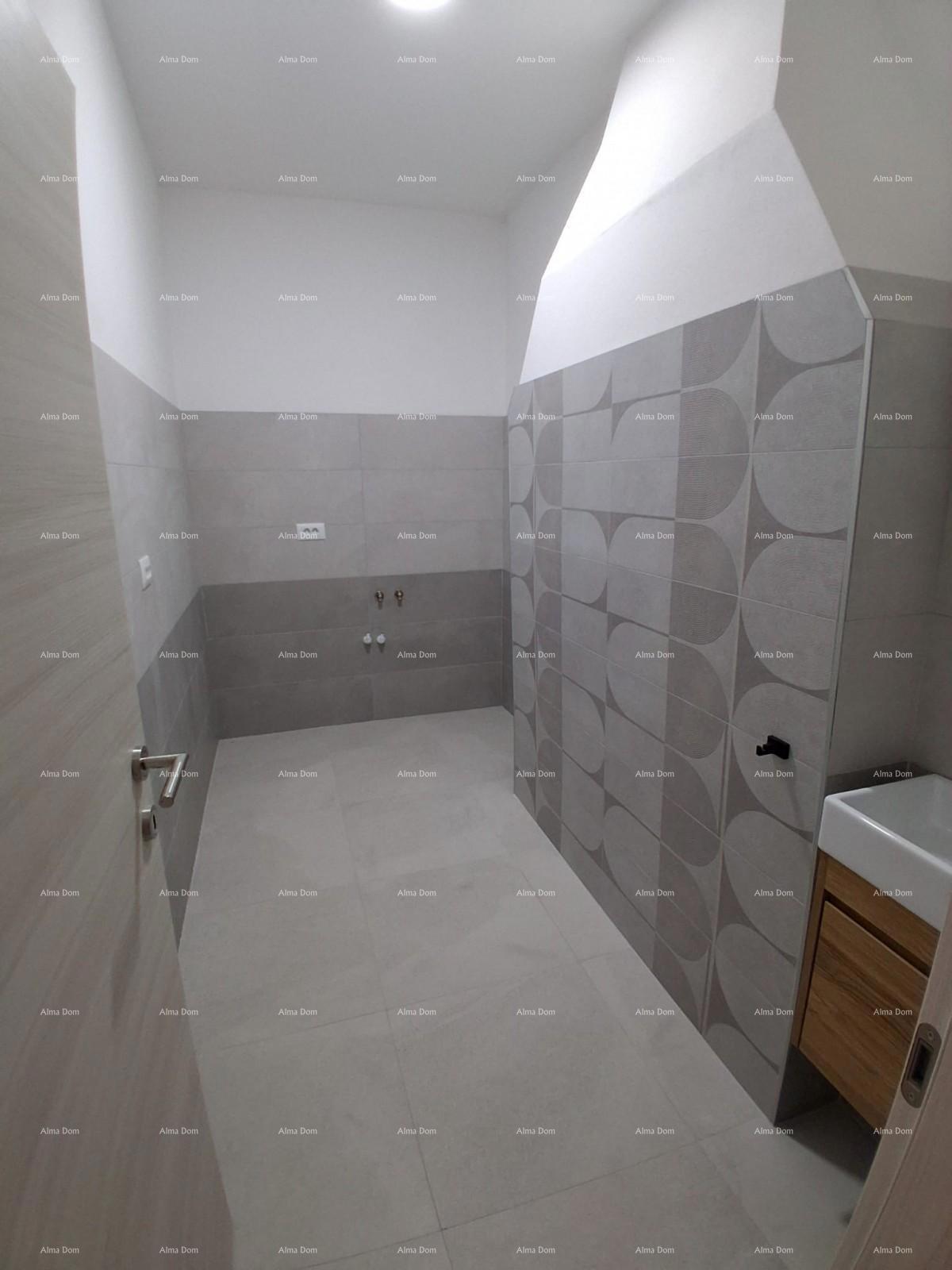 Prodaja - luksuzna hiša na veliki parceli z bazenom, wellness sobo in telovadnico, Poreč!