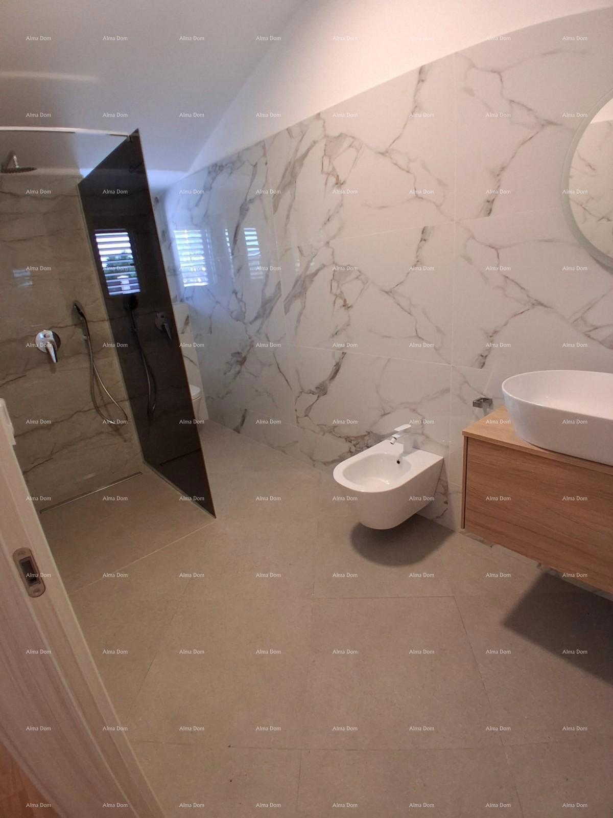 Prodaja - luksuzna hiša na veliki parceli z bazenom, wellness sobo in telovadnico, Poreč!