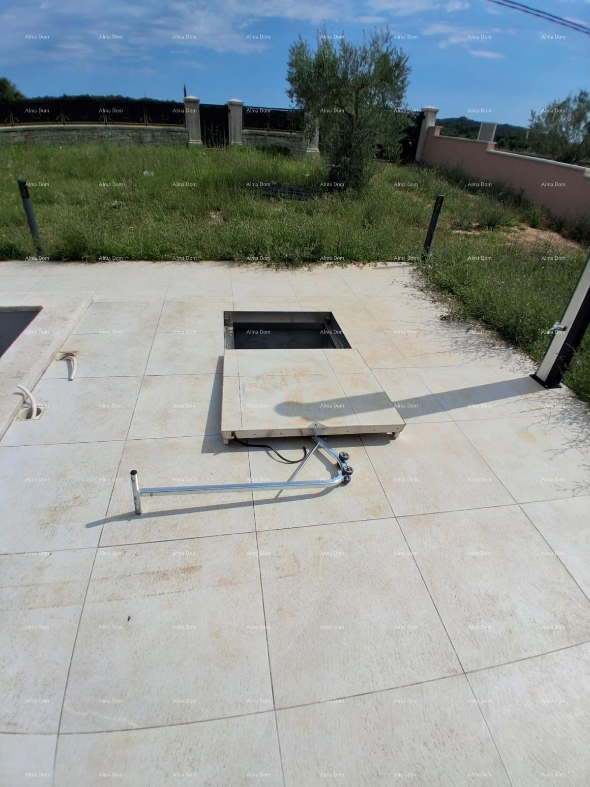 Prodaja - luksuzna hiša na veliki parceli z bazenom, wellness sobo in telovadnico, Poreč!