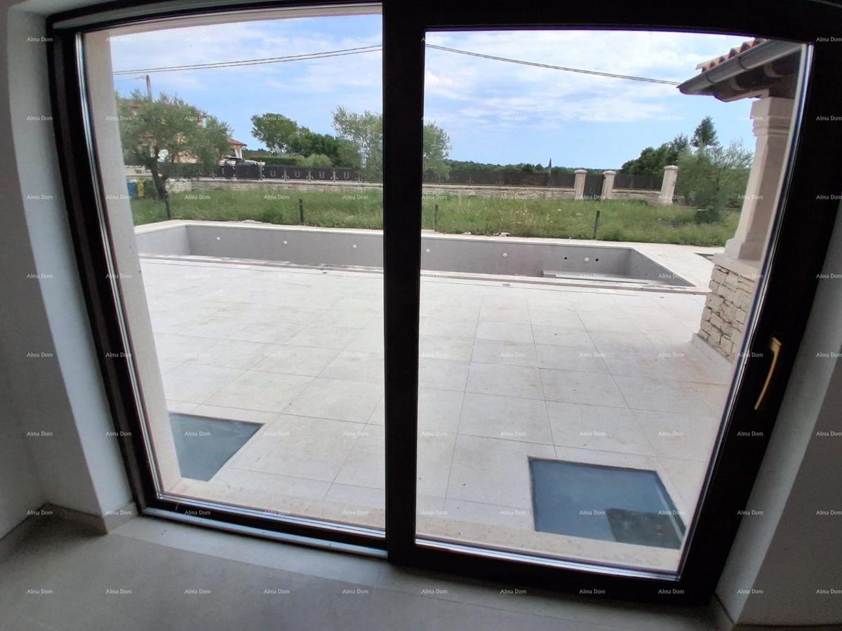 Prodaja - luksuzna hiša na veliki parceli z bazenom, wellness sobo in telovadnico, Poreč!